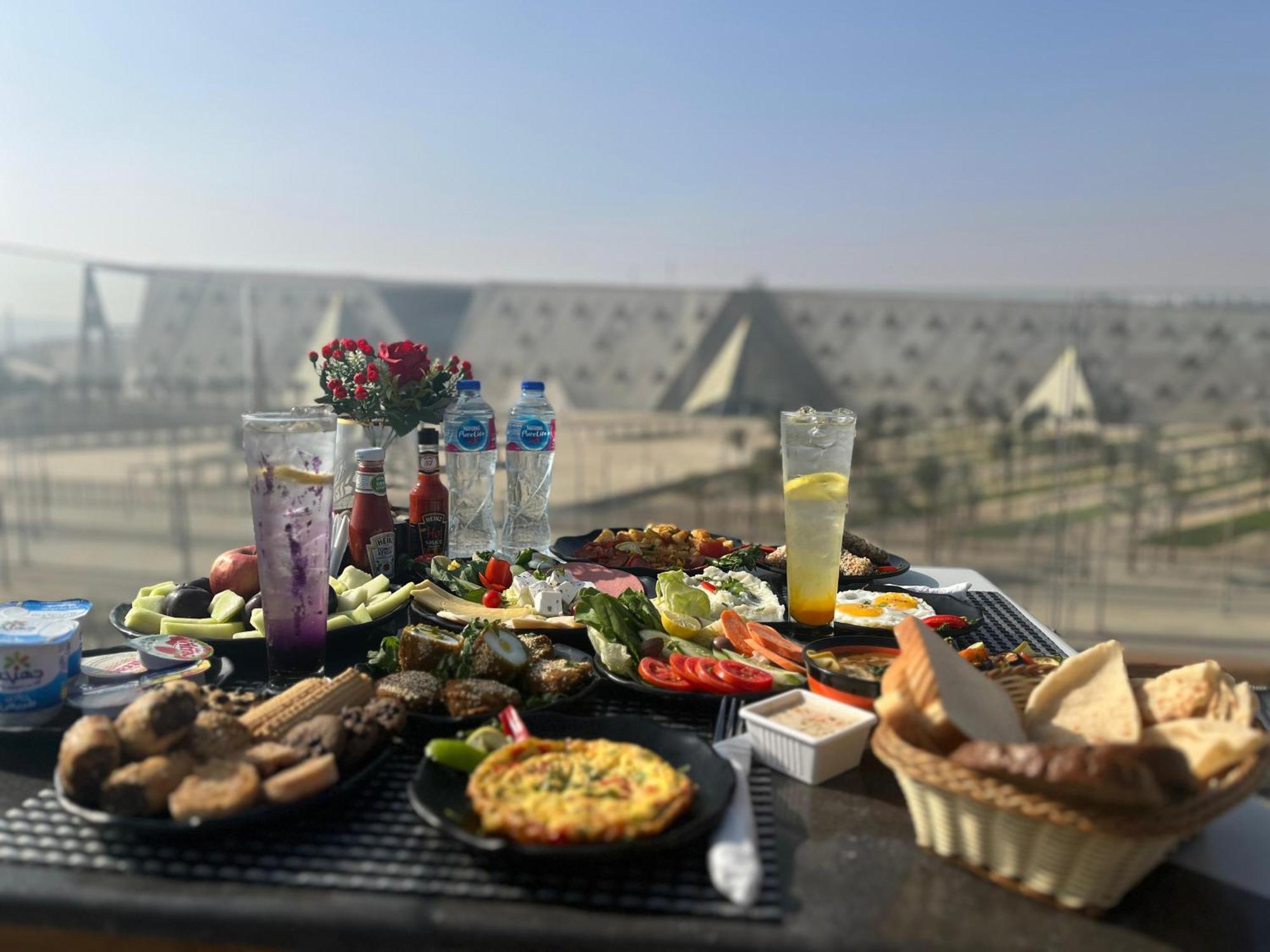 Royal Great Pyramid Inn Kafr Ghatati Kültér fotó